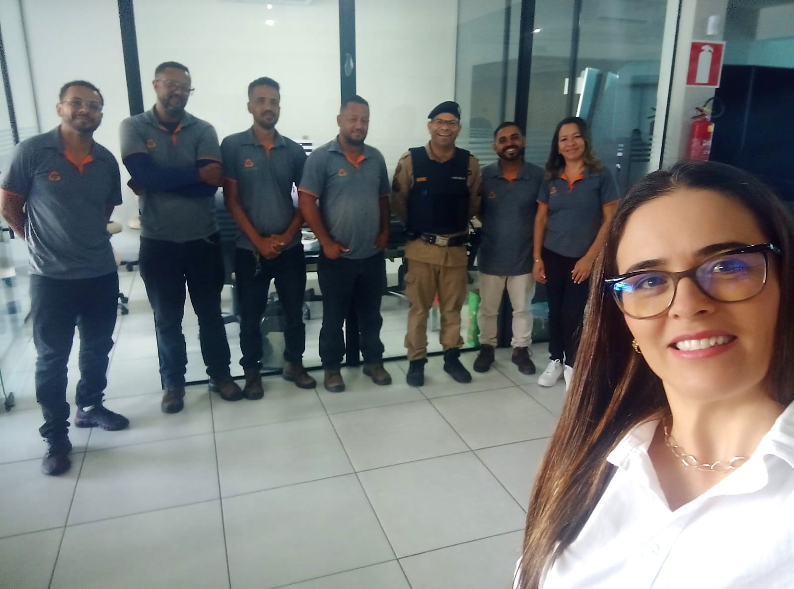 Equipe operacional uniformizada da D&L